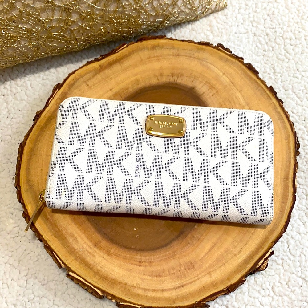 ❤️SOLD❤️ Michael Kors Wallet